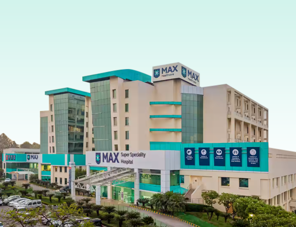 Transforming Recovery with Day-Care Robotic Knee Replacement at Max Healthcare!